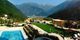 Panorama Liegewiese mit Aussenpool im Stock***** resort