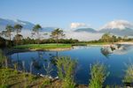 La combinaci&oacute;n ideal Golf & Spa &ndash; juegue el golf en una naturaleza encantadora y despu&eacute;s rel&aacute;jese con uno de nuestros incre&iacute;bles programas, con masajes, ba&ntilde;os y las instalaciones de spa del hotel Schwarz.&nbsp;Programa de wellness y Golf con pensi&oacute;n completa todo incluido en una habitaci&oacute;n doble &ldquo;Feldern&rdquo;