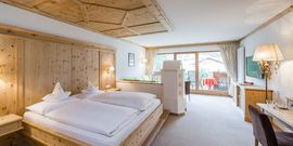 ***** Mirabell Dolomites Hotel . Luxury . Ayurveda & Spa - Garten Flair