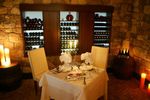 Romantisches Dinner im Weinkeller