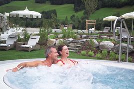 Experience a perfect relaxing holiday in the Deluxe Hotel & Spa Resort Alpenpalace and feel the power and energy of Nature as she blossoms.Nature awakens and the first flowers on the mountain pastures. Smell the scent of the deep forests and enjoy the unique view of the majestic Alpine landscape in the Ahrntal Valley, with 80 mountains over 3000 metres and fresh, clean mountain air.Enjoy a relaxing and refreshing holiday in mild temperatures in the Alps and refuel before going back the hustle and bustle of everyday life. A one-of-a-kind holiday for all your senses!