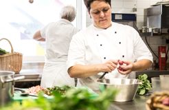 Biohotel Schwanen: Wilde Weiber Küche - Biohotel Schwanen, Bizau, Vorarlberg, Österreich