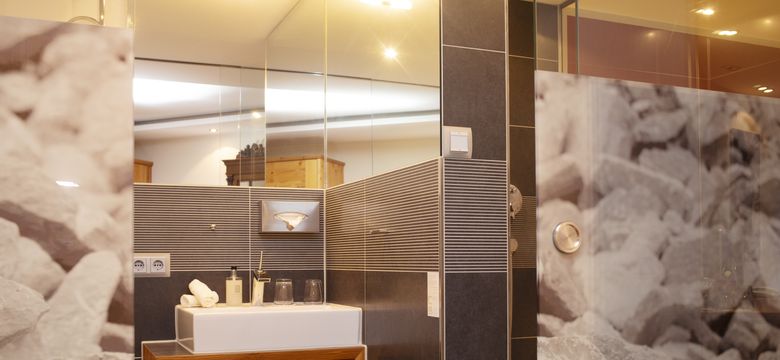 Berghotel Schlossanger Alp: Mittleres FELSENzimmer image #3